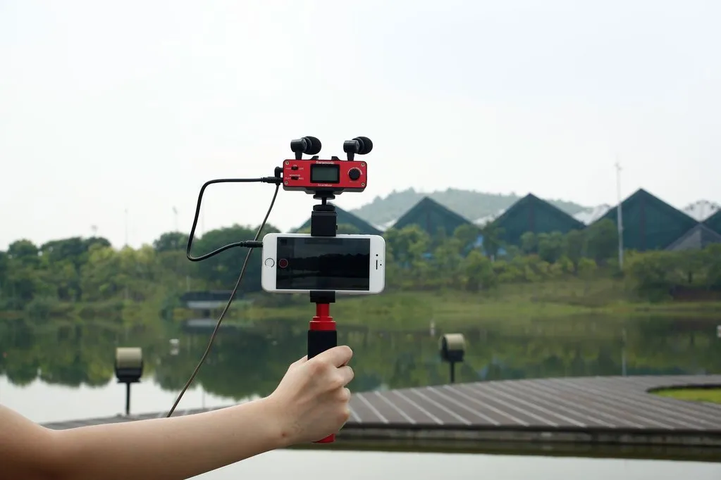 Saramonic SmartMixer Smartphone Mixer with Dual Microphones, Handgrip & Headphone Output for Apple iPhone & Android