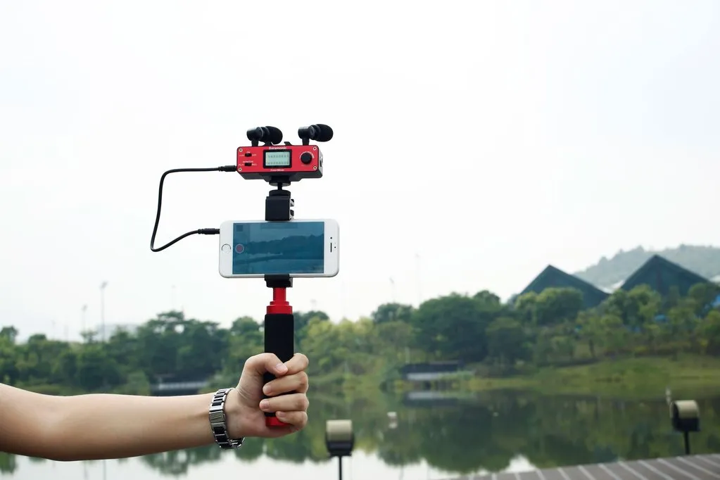Saramonic SmartMixer Smartphone Mixer with Dual Microphones, Handgrip & Headphone Output for Apple iPhone & Android
