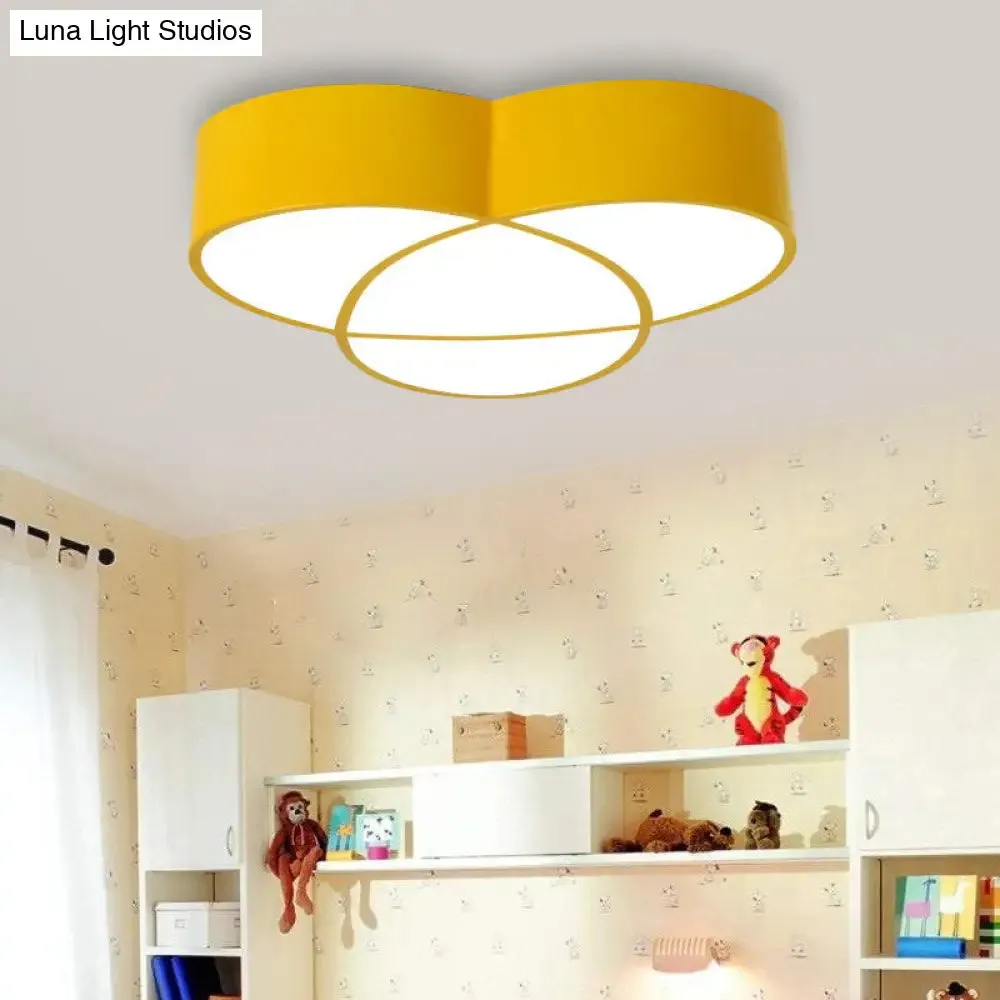 Stylish Acrylic Flower-Shaped Ceiling Light for Restaurants
