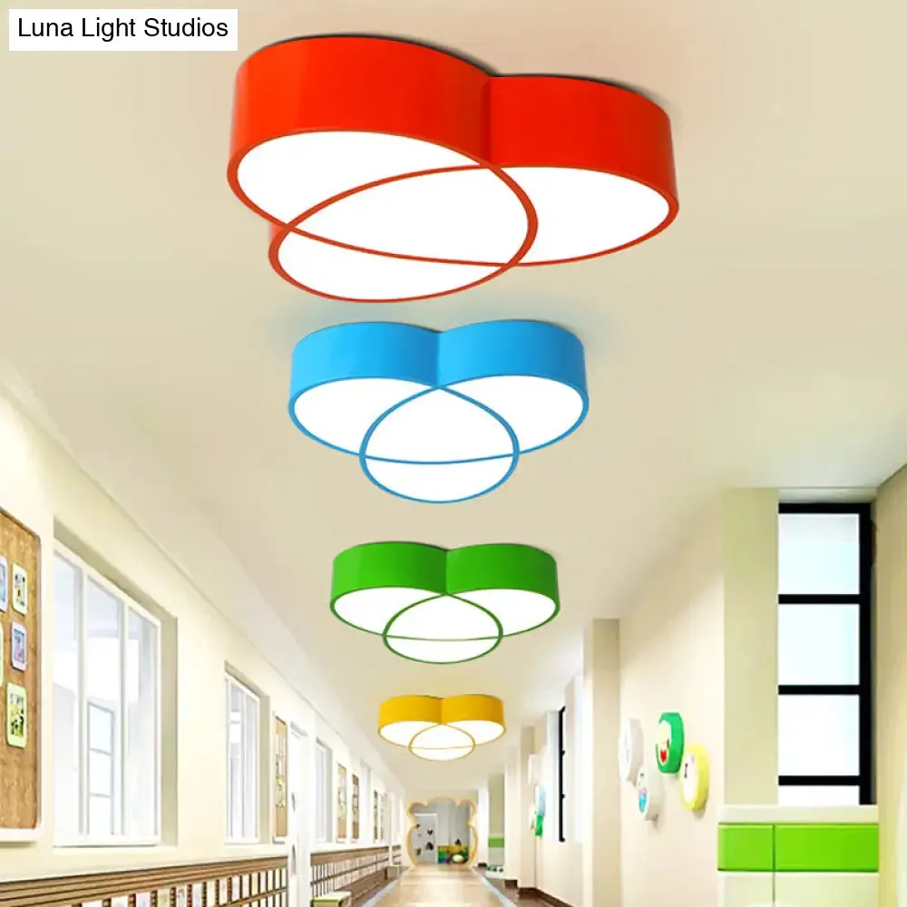 Stylish Acrylic Flower-Shaped Ceiling Light for Restaurants