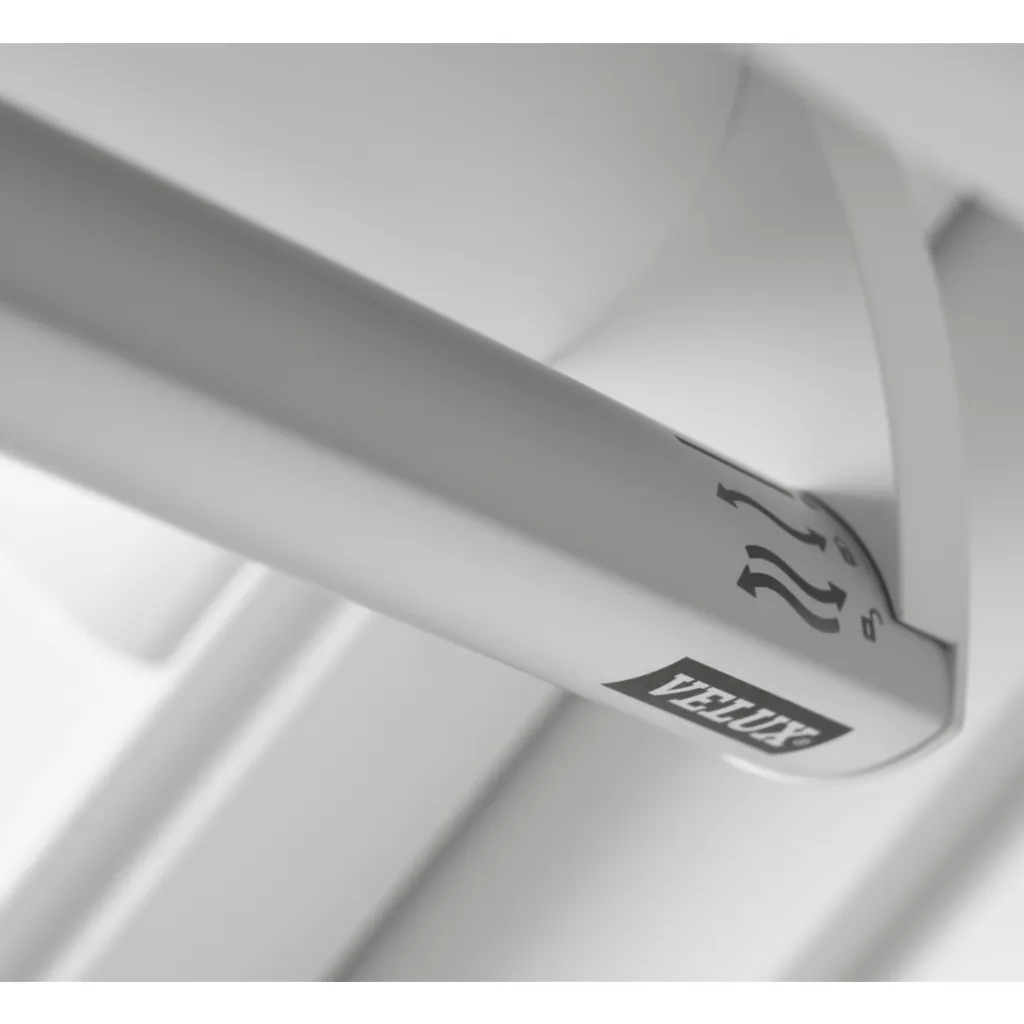 VELUX GGL CK02 2062 White Painted Triple Glazed Centre-Pivot Window (55 x 78 cm)