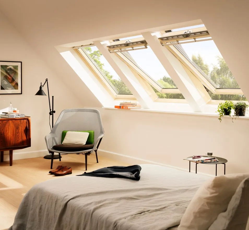 VELUX GGL CK02 3062 Triple Glazed & Noise Reduction Pine Centre-Pivot Roof Window (55 x 78 cm)