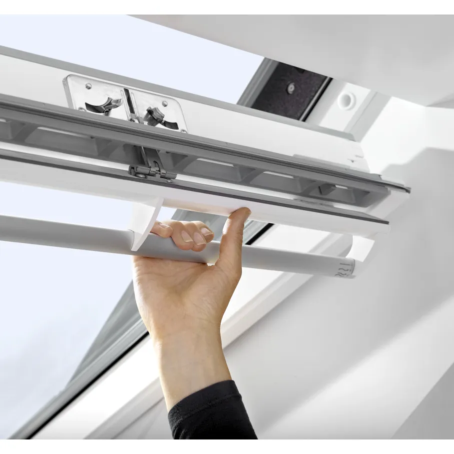 VELUX GGL FK04 2068 Triple Glazed Rain Noise Reduction White Painted Centre-Pivot Window (66 x 98 cm)