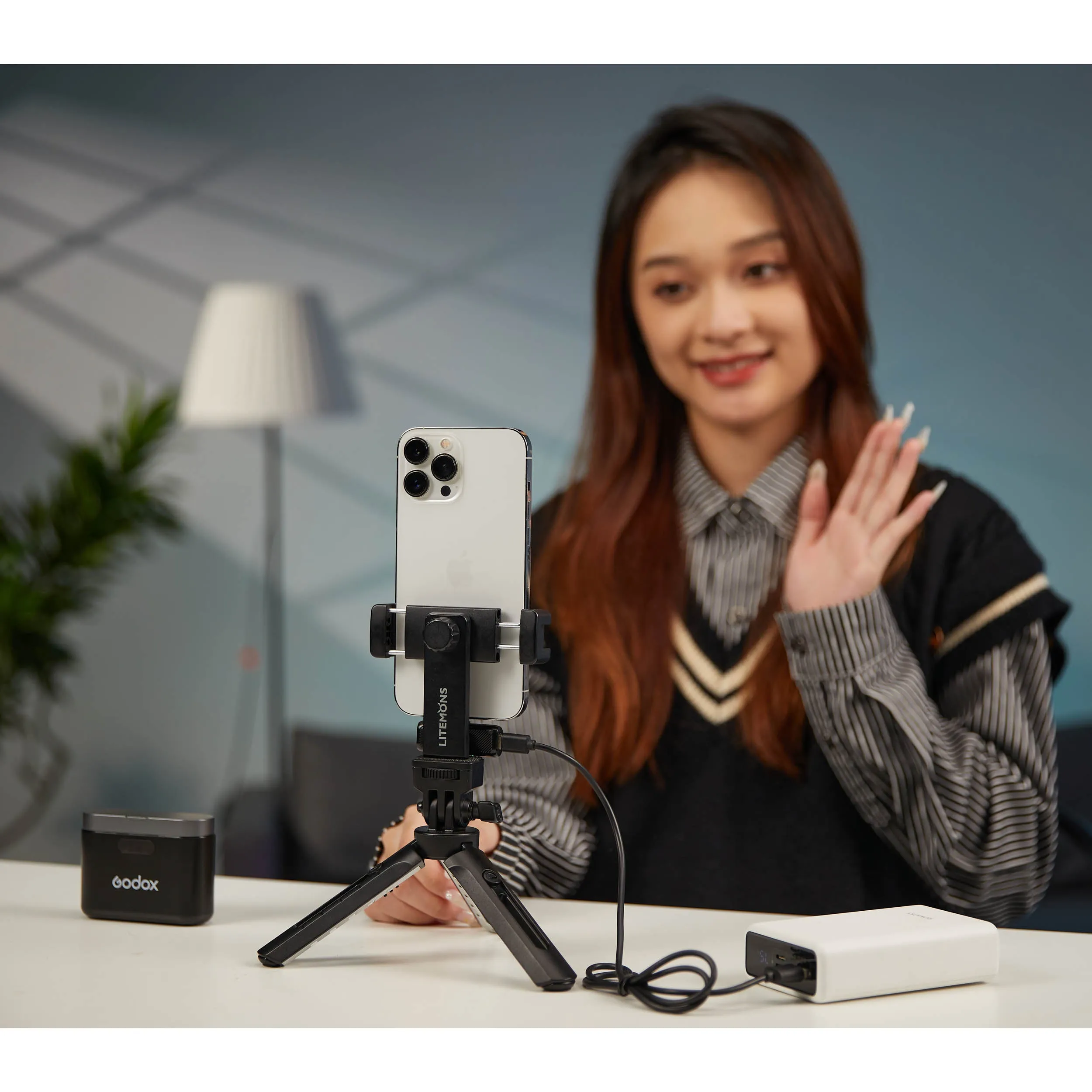 WES2 Kit 2 2.4GHz Wireless Microphone System - For USB Type-C Devices